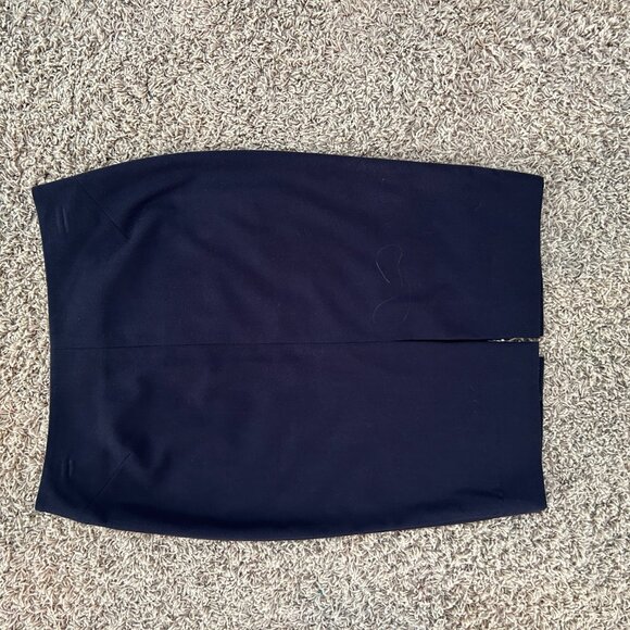 L'AGENCE Black Pencil Skirt w/ Small Slits in Front and Back Size 8 Retail $450 - Picture 3 of 7